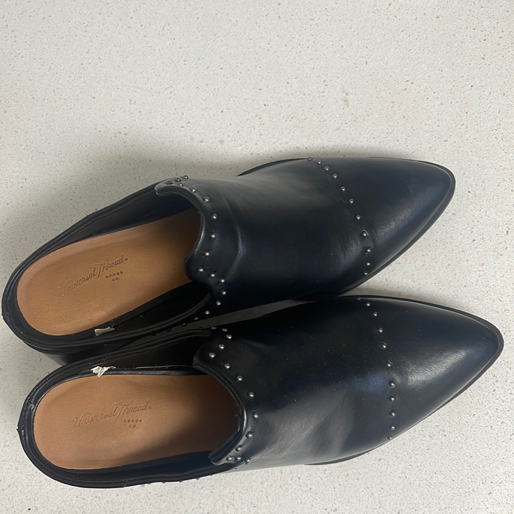 Universal Thread booties! - Picture 2 of 3